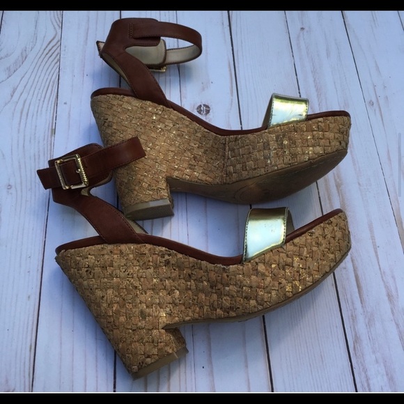 5 for $40🔥Vince Camuto Wedge Sandal Gold 6.5M - Picture 5 of 8